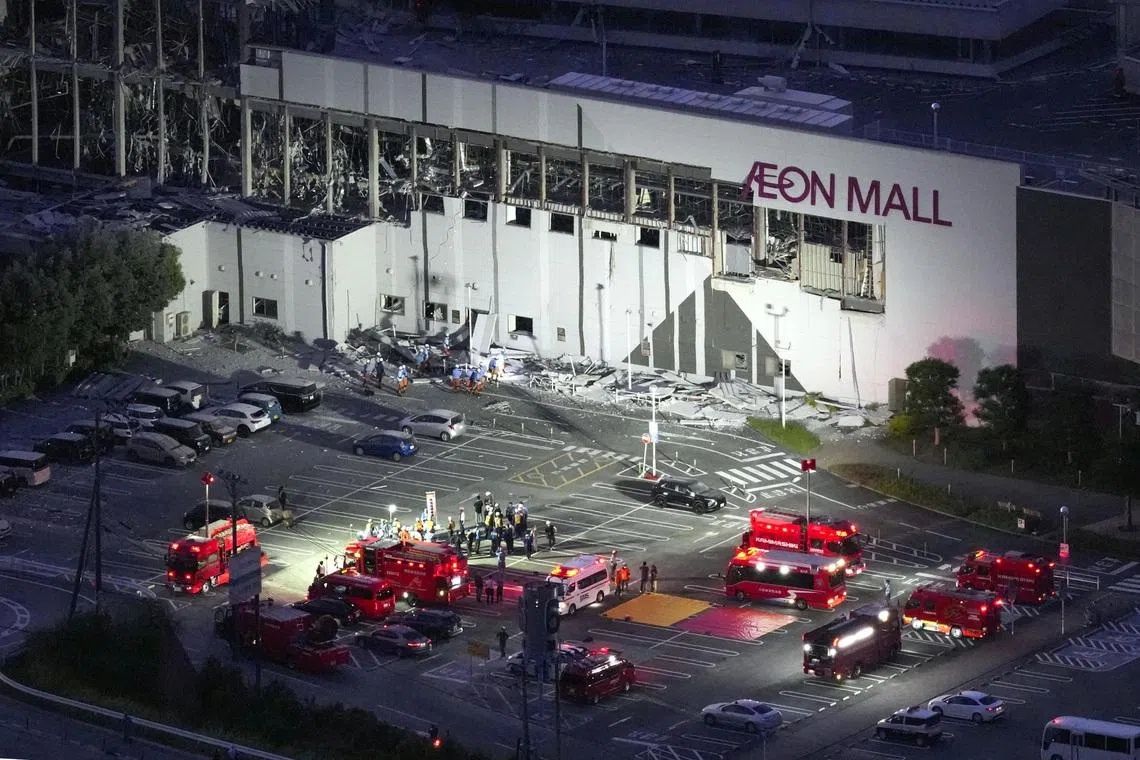 An aerial view shows the damaged Aeon Mall shopping centre, where, according to local media, an explosion occurred after an earthquake with a magnitude of 7.1 struck Japan's southern Kumamoto prefecture, in Kashima Town, on July 28. -- Photo: Reuters