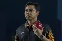 Izzat’s late rally falls short in gold medal battle