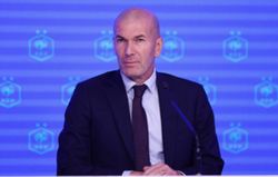 Factbox-Soccer-France coach Zinedine Zidane