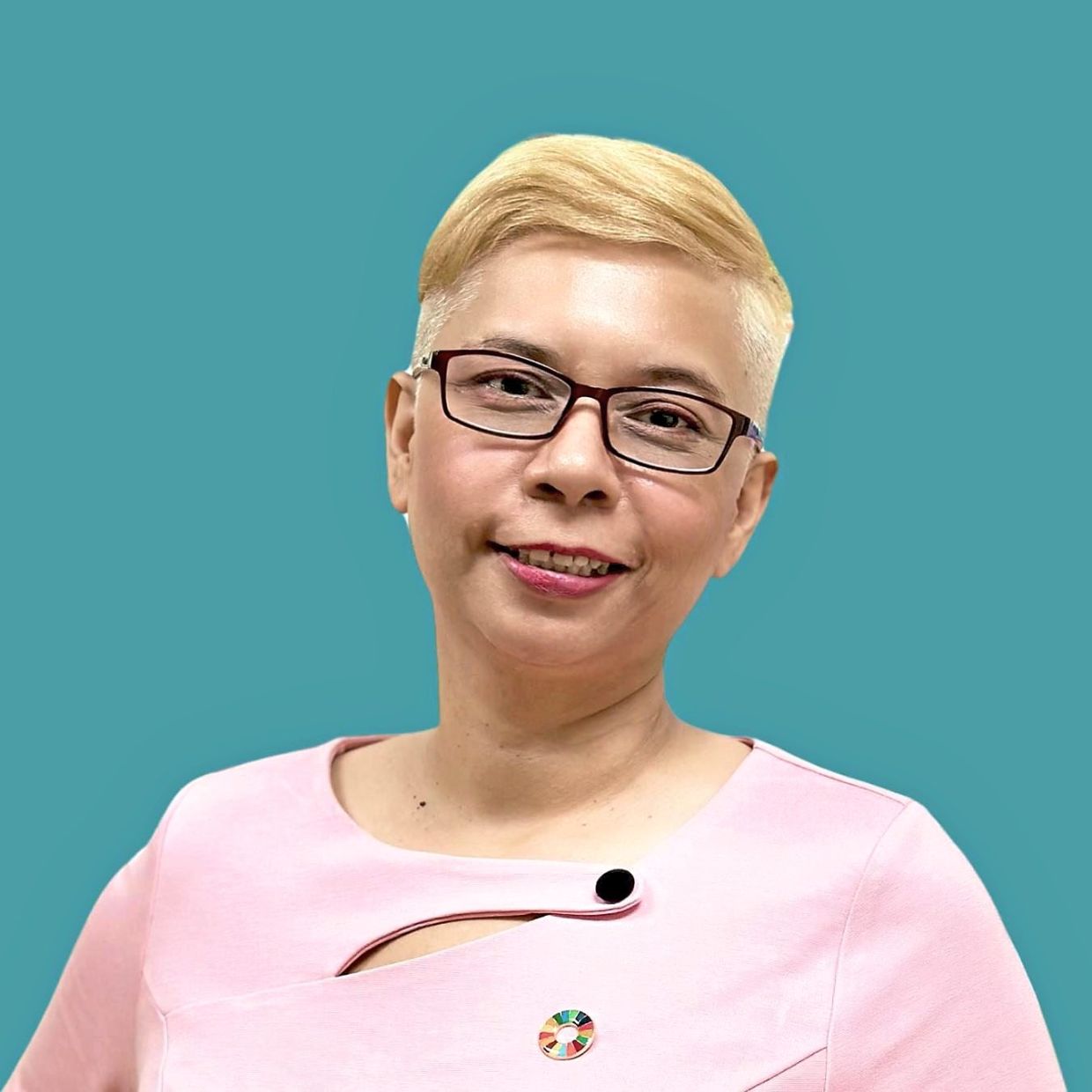 Sheila: Business operators should play their part in keeping the neighbourhood clean. 