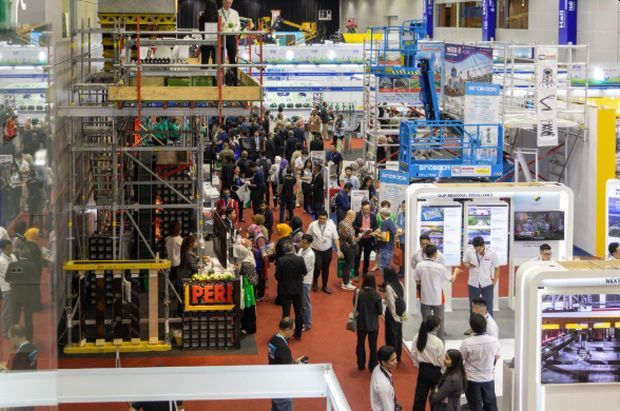 Industry professionals exploring the latest construction machinery and solutions at MBAM OneBuild.