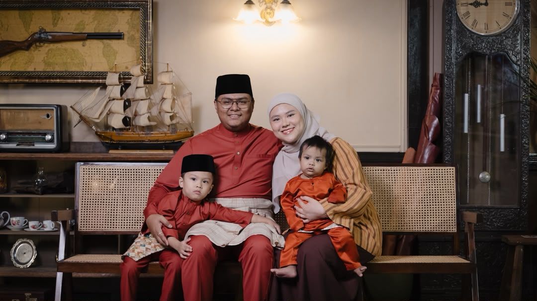 'It gives hope that a person can buy his dream home within his income capacity, irrespective of race,' shares Amirul (centre), who was in a festive moment with his family during their Raya celebration.