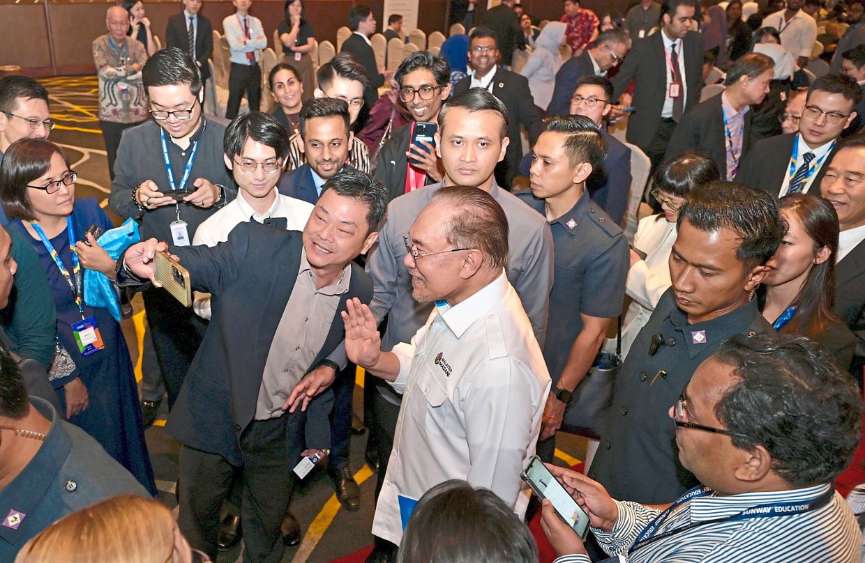 Photo op: Anwar interacting with participants of the GBA-Asean Conference on Energy Transition and Integration in Bandar Sunway. — RAJA FAISAL HISHAN/The Star
