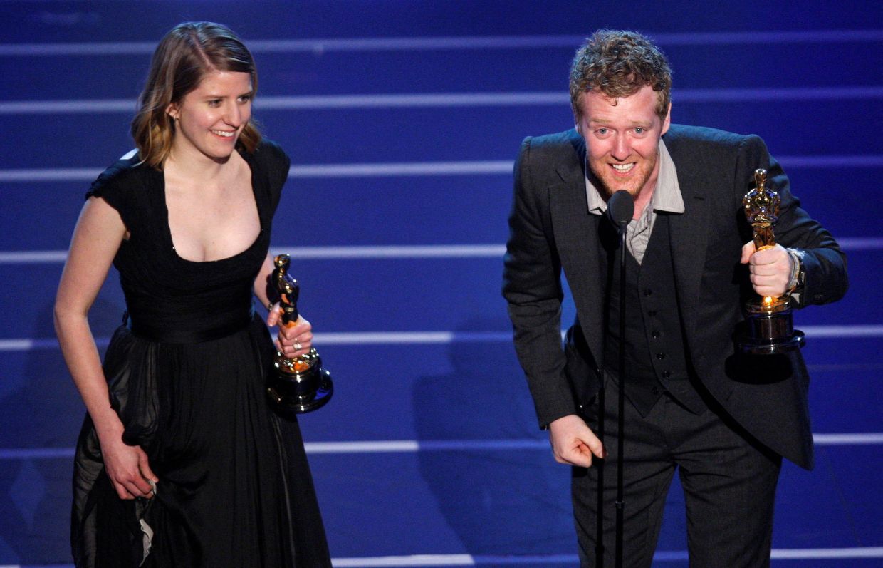 Glen Hansard (right) and Marketa Irglova accept the Oscar for the best original song 'Falling Slowly' during the 80th annual Academy Awards in 2008. Photo: Reuters