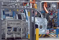 SUV strength helps Ford raise guidance