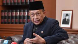 Negri Sembilan palace revokes two titles awarded to Rais Yatim