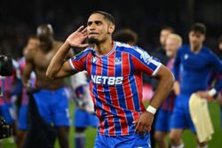 Soccer-Chelsea sign French defender Lacroix from Crystal Palace