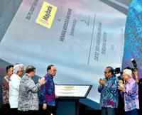 Keep tech human, Anwar tells Maybank