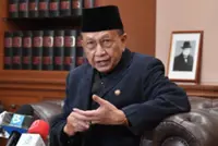 Negri palace revokes two royal honours awarded to Rais Yatim