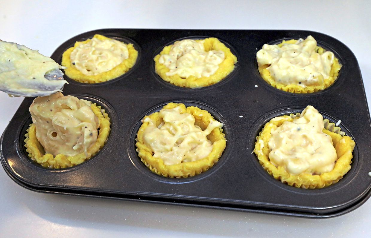 Scoop the macaroni and cheese into the pastry cases, pressing the filling down firmly and sprinkle with the remaining cheddar.