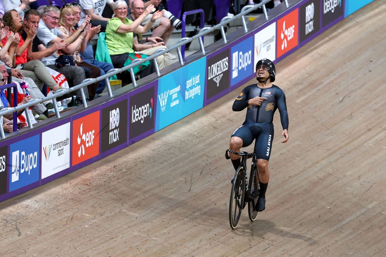 Fahmi gratuliert Azizulhasni zum Gewinn der Goldmedaille bei den ...