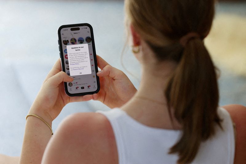 Australia defends teen social media ban after study shows most still online
