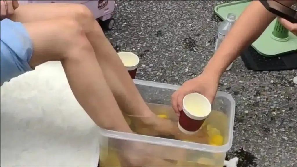 These cosplayers displayed their feet in boxes filled with lemon water, with companions using disposable cups to serve the beverage to intrigued spectators. - Photo: Handout