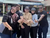 Negri polls: Voting turns into family affair for some
