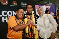 Erry delays retirement after Commonwealth Games success