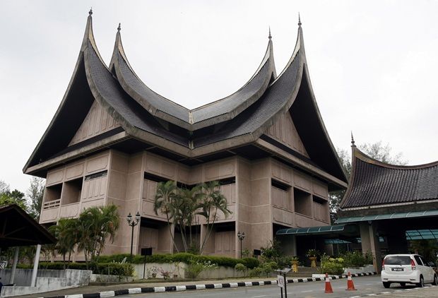 Barisan biggest winner in Negri state polls, says EC chairman