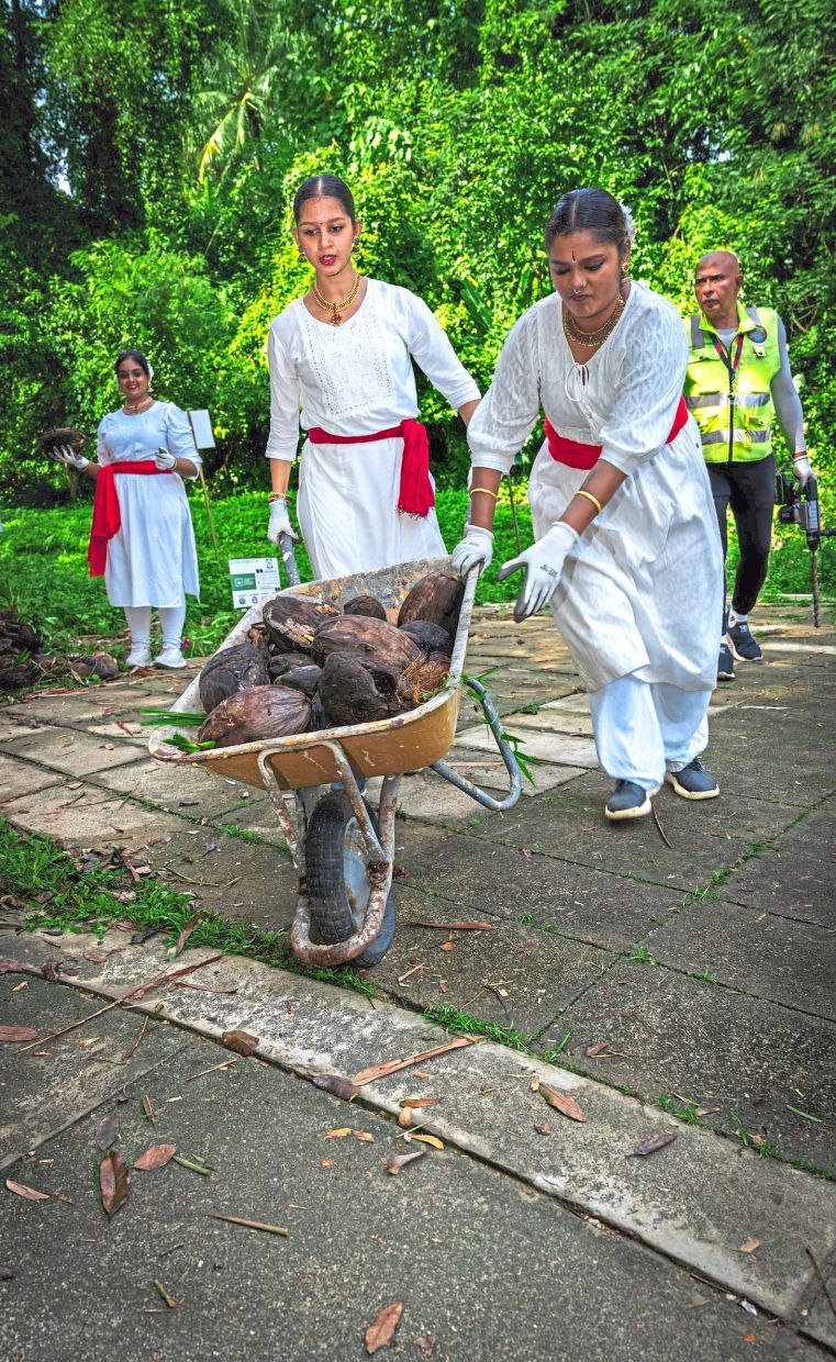 KDT dancers joined efforts to clean the Taman Melawati River Three SDG Park, gaining firsthand insight into water’s vital role in sustaining life. Photo: Noveen Mannath