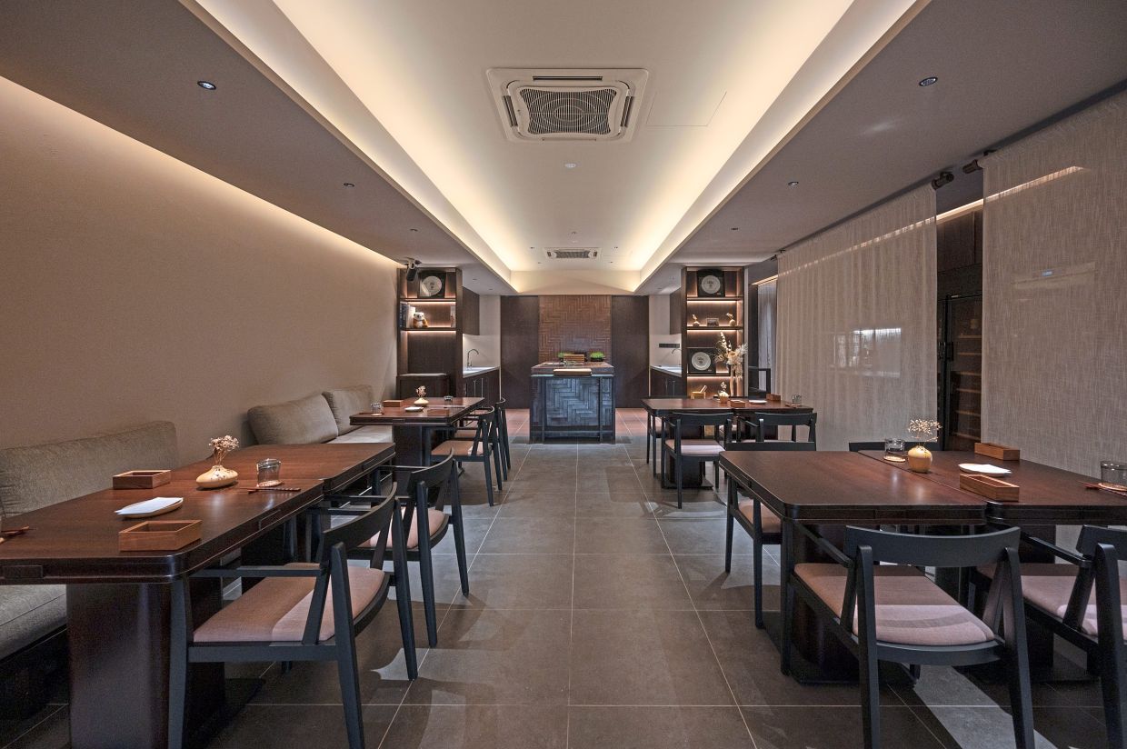 The eatery has an easy, cosmopolitan charm.
