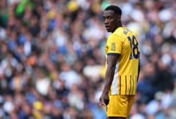 Soccer-Chelsea bring in 35-year old striker Welbeck from Brighton