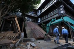 A woman with apparent heat stroke found dead while taking shelter in a car in quake-hit Japan