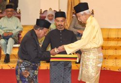 Tuanku Muhriz reminds new Negri MB, state leaders to uphold loyalty and mutual respect, avoid power abuse