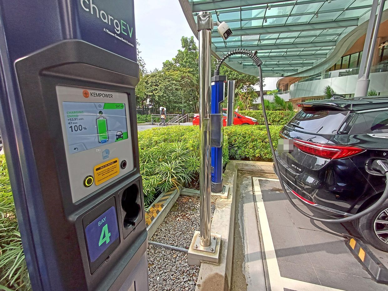 An EVCB monitor showing that the car is fully charged but remains plugged in at Damansara Uptown, Petaling Jaya.