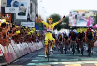 Cycling-Wiebes doubles up to win Tour de France Femmes stage two and stay in yellow