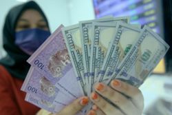 Ringgit opens higher against US$ ahead of key US economic data