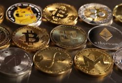 Factbox-Which midterm candidates is the crypto industry backing?