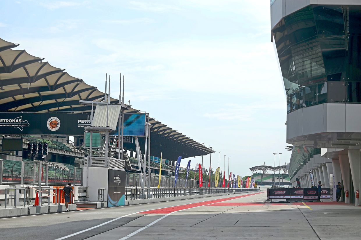 Prep mode: View of the pit lane opposite the main grandstand at the Sepang F1 Circuit. Preparations are being carried out around the clock to meet Formula 1 requirements. — LOW LAY PHON/The Star 
