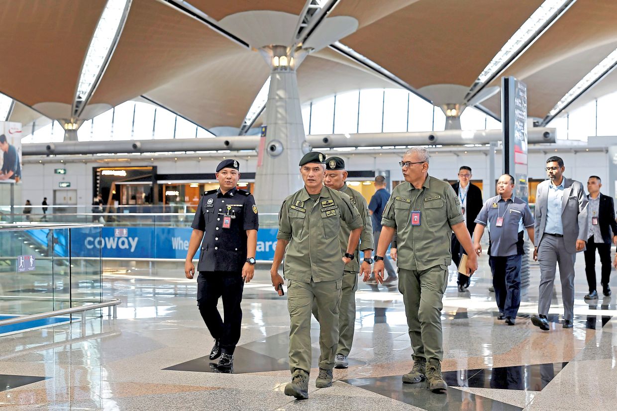 ?Pilot passed airport checks’
