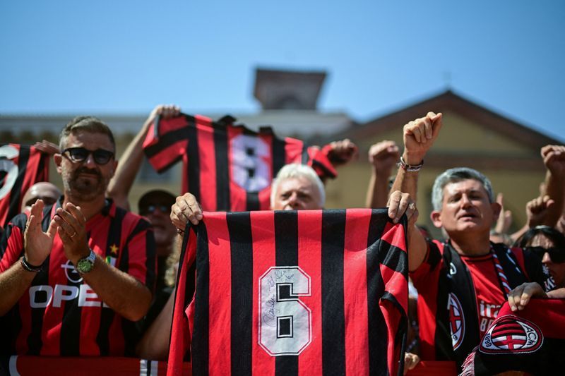 Franco Baresi: A Legendary Career Comes Full Circle as Fans and Former Teammates Bid Farewell to AC Milan Icon