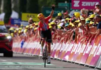 Cycling-Norway's Haugset rides to solo win, takes yellow jersey in Tour de France Femmes