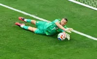 Soccer-Norway keeper Nyland rejoins Leipzig