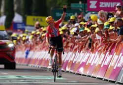 Cycling-Norway's Haugset rides to solo win, takes yellow jersey in Tour de France Femmes