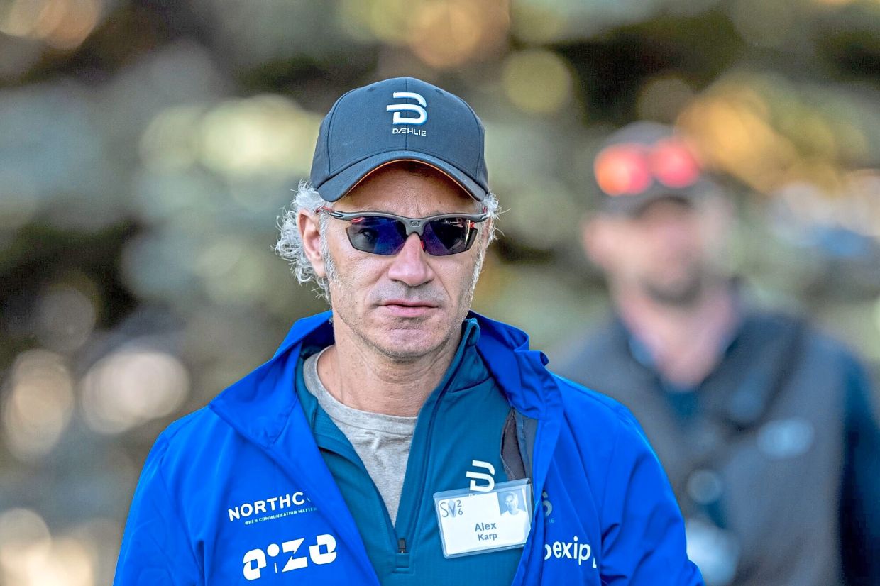 Palantir sales power upgraded FY26 guidance