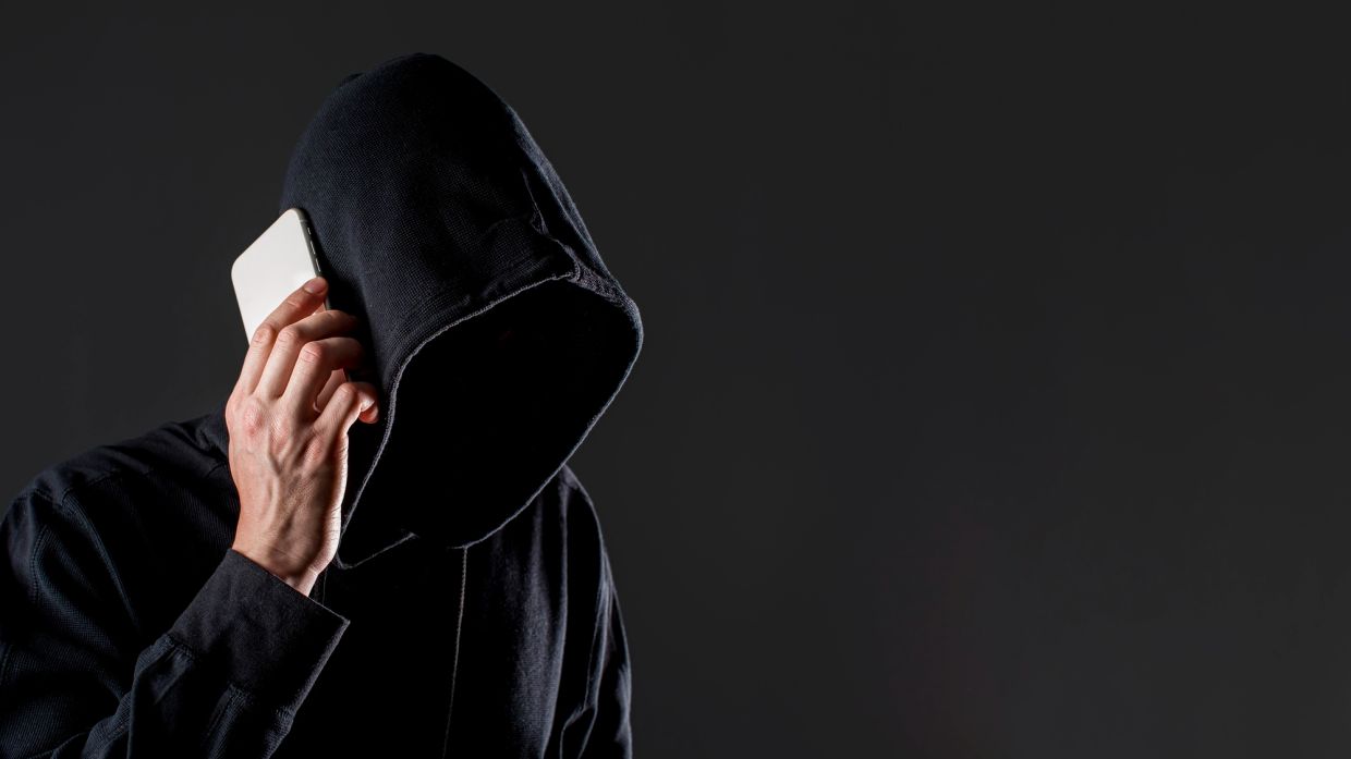KI-Betrüger klonen Stimmen und erstellen gefälschte Websites ...