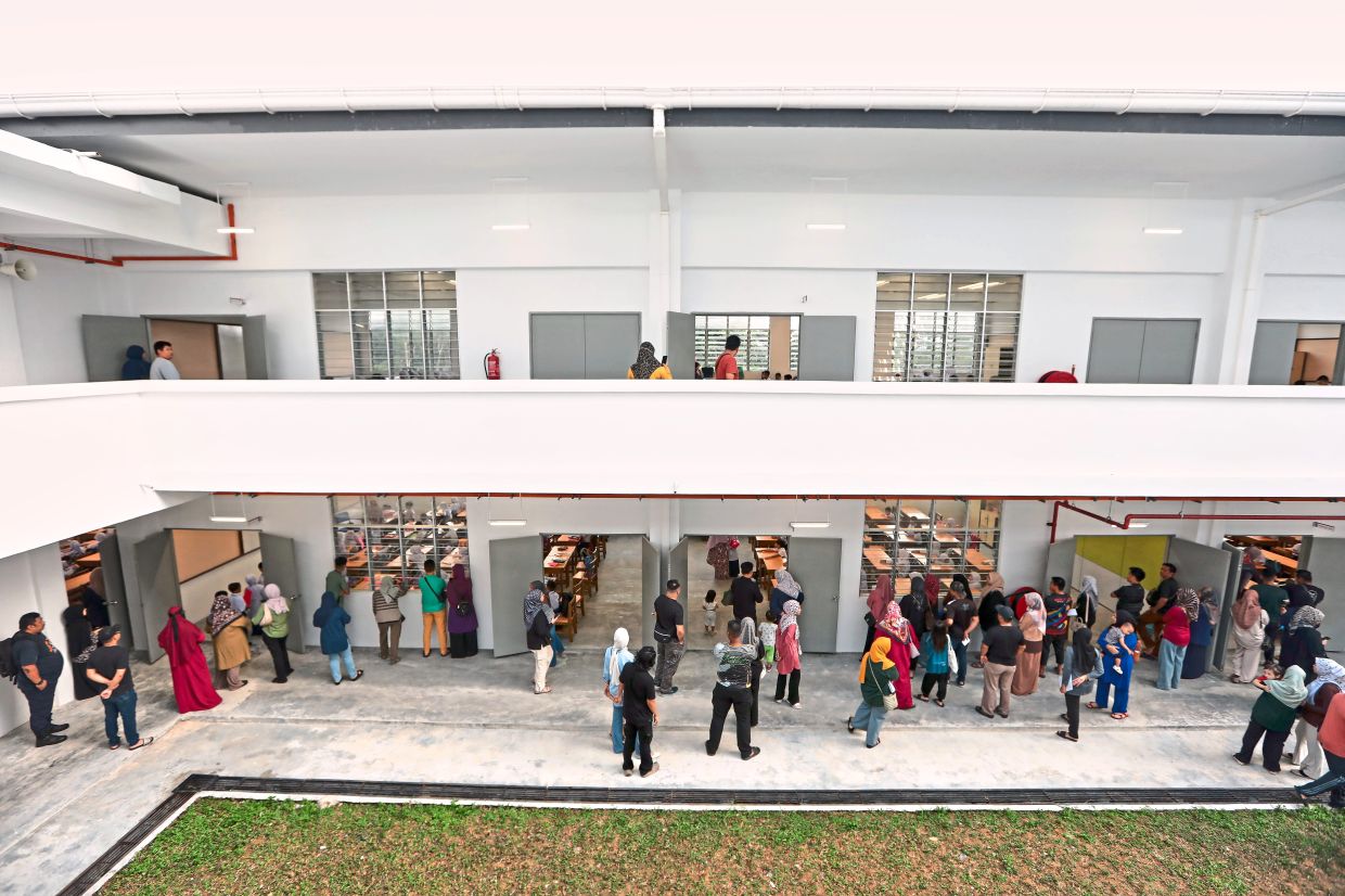 Classrooms should be thermally comfortable for students and teachers. – YAP CHEE HONG/The Star
