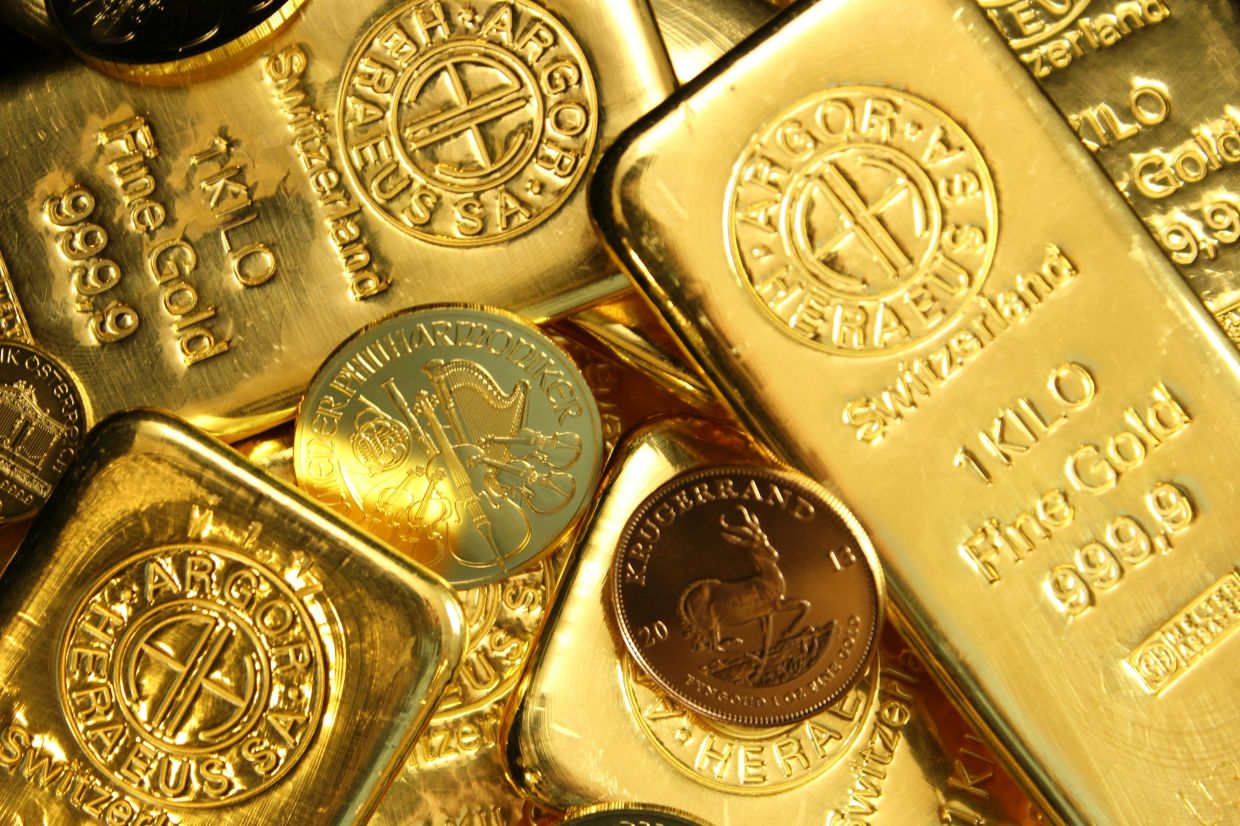Gold prices rise to one-month high on softer dollar and lower oil