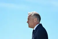 Faced with a teleprompter glitch, Canada's Carney mocks Trump