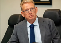Australia politician admits texting 'my job is boring' during meeting