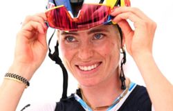 Cycling-Vollering wins sprint to take Tour de France Femmes stage five, Reusser stays in yellow