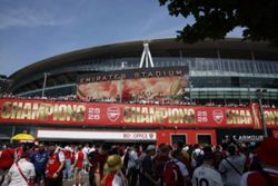 Soccer-Arsenal extend Emirates partnership until 2033