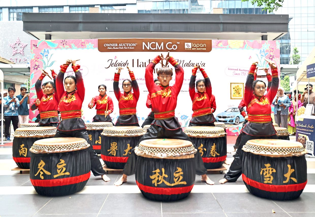 24 Festive Drums performance during the launch of the two-day ‘Jelajah Harta Tanah Malaysia 2026’ auction carnival by Ng Chan Mau & Co.