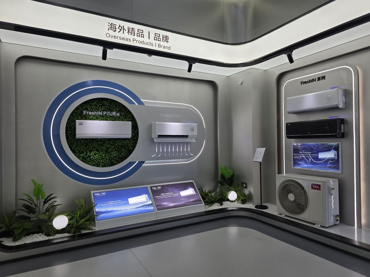 Climate control models on display inside TCL’s Guangzhou manufacturing hub. Built across automated assembly lines controlled by a centralised supercomputing center, each unit undergoes rigorous lab testing and multi-stage quality checks before reaching consumers.