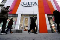Retailers tap AI shopping traffic but fight to keep customer data