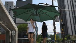 Longer lunches, more breaks as Korea’s workplaces battle heat