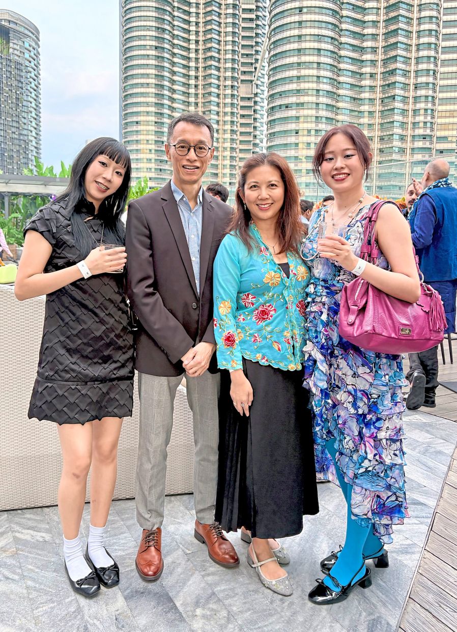 Lee (second from right) with her husband Dr Cheng, and their two daughters Alisa (left) and Hana (right).