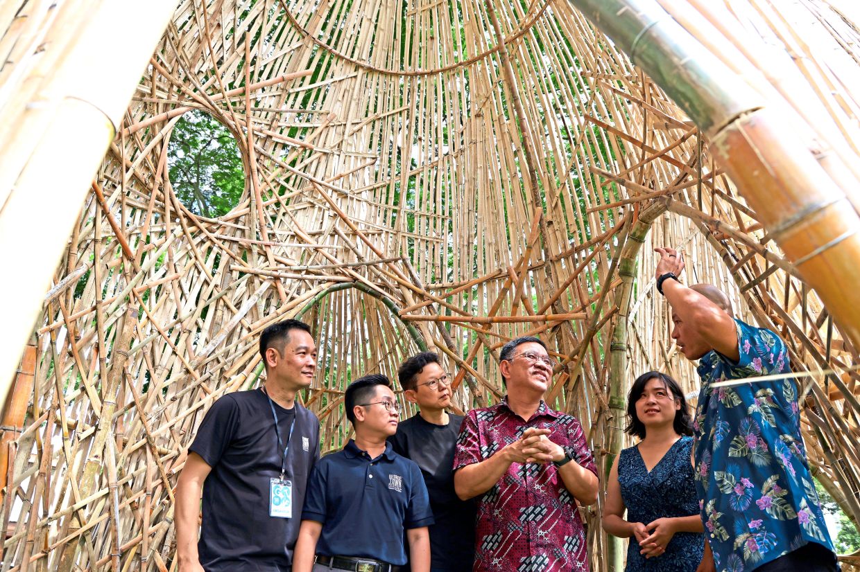 Lee (right) talking about his work inside the sculpture. With him are (from left) Jack, Yuee Harng, Ang, Hon Wai and Wen.