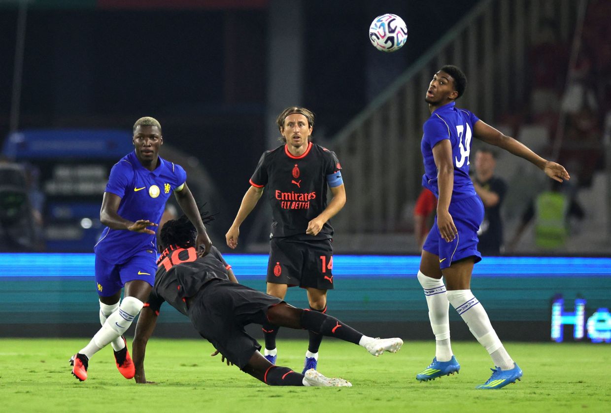 AC Milan's Luka Modric and Rafael Leao in action with Chelsea's Josh Acheampong and Moises Caicedo during their pre-season friendly at theGBK Stadium, Jakarta, Indonesia, on Saturday, August 8, 2026. -- Photo: REUTERS/Willy Kurniawan